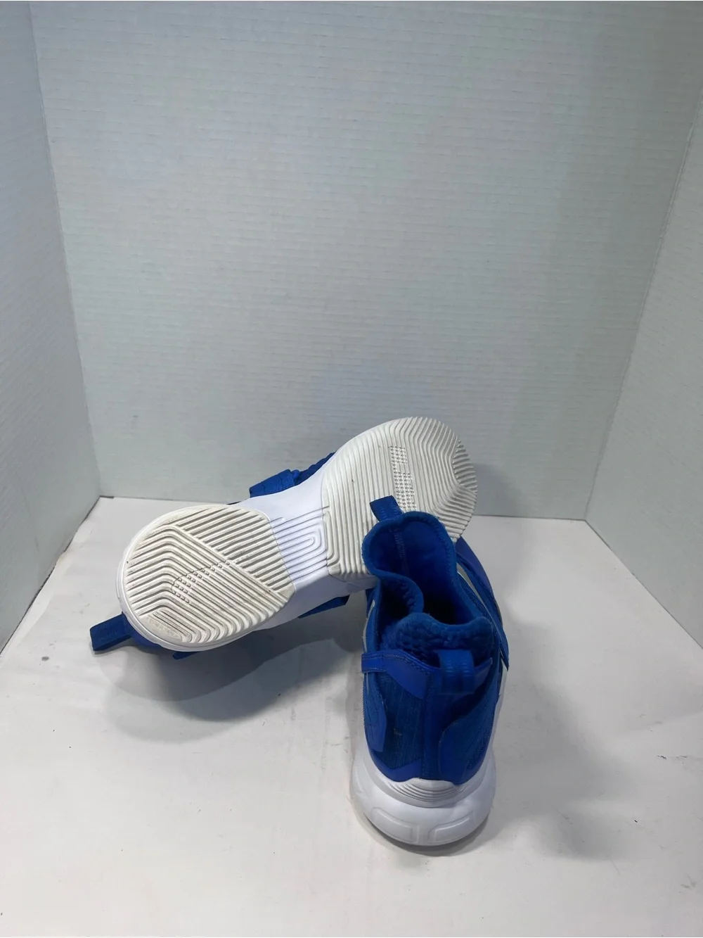 Nike Blue Men’s Strap Sneakers with White Sole and Silver Swoosh